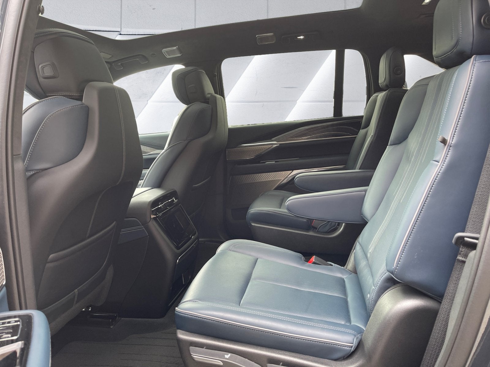 2025 Cadillac ESCALADE IQ Luxury 2