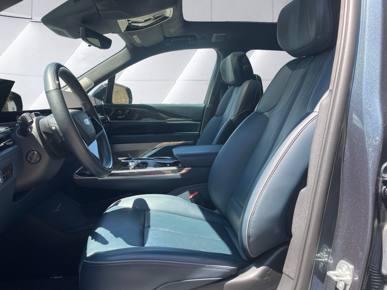 2025 Cadillac ESCALADE IQ Luxury 2