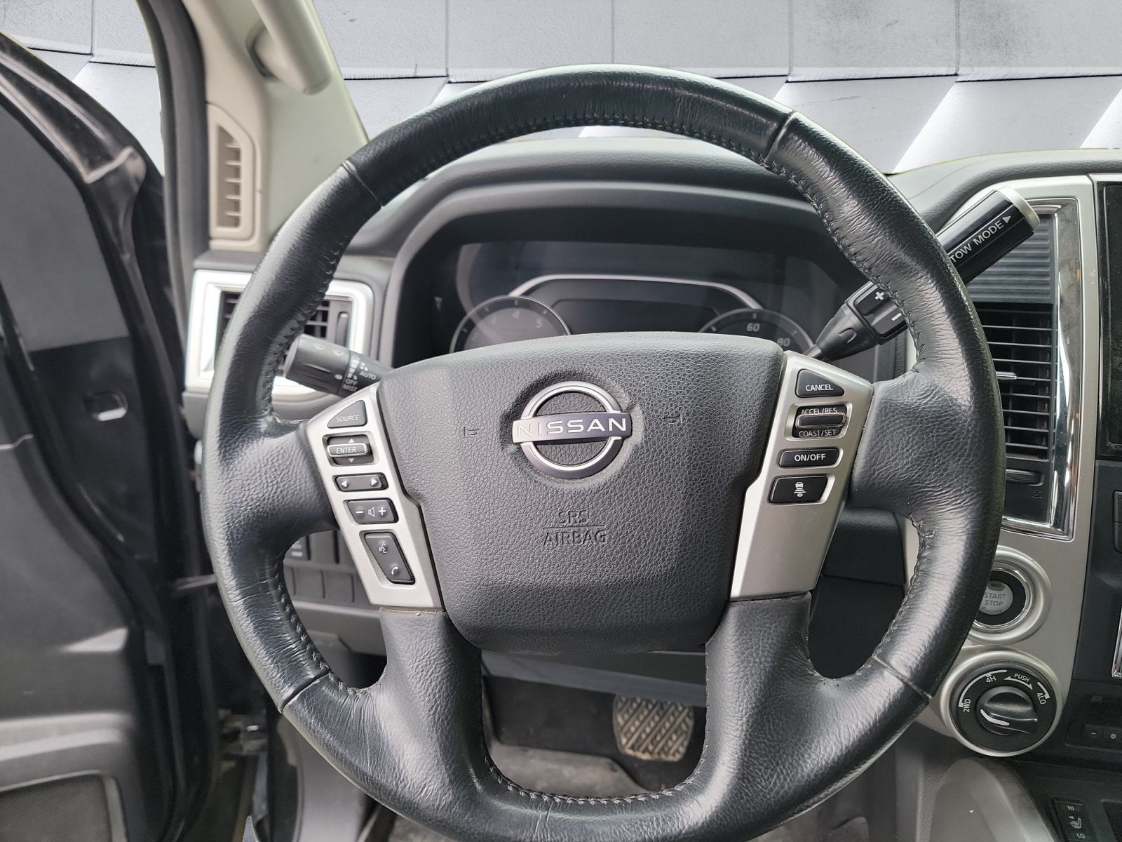 2023 Nissan Titan SV