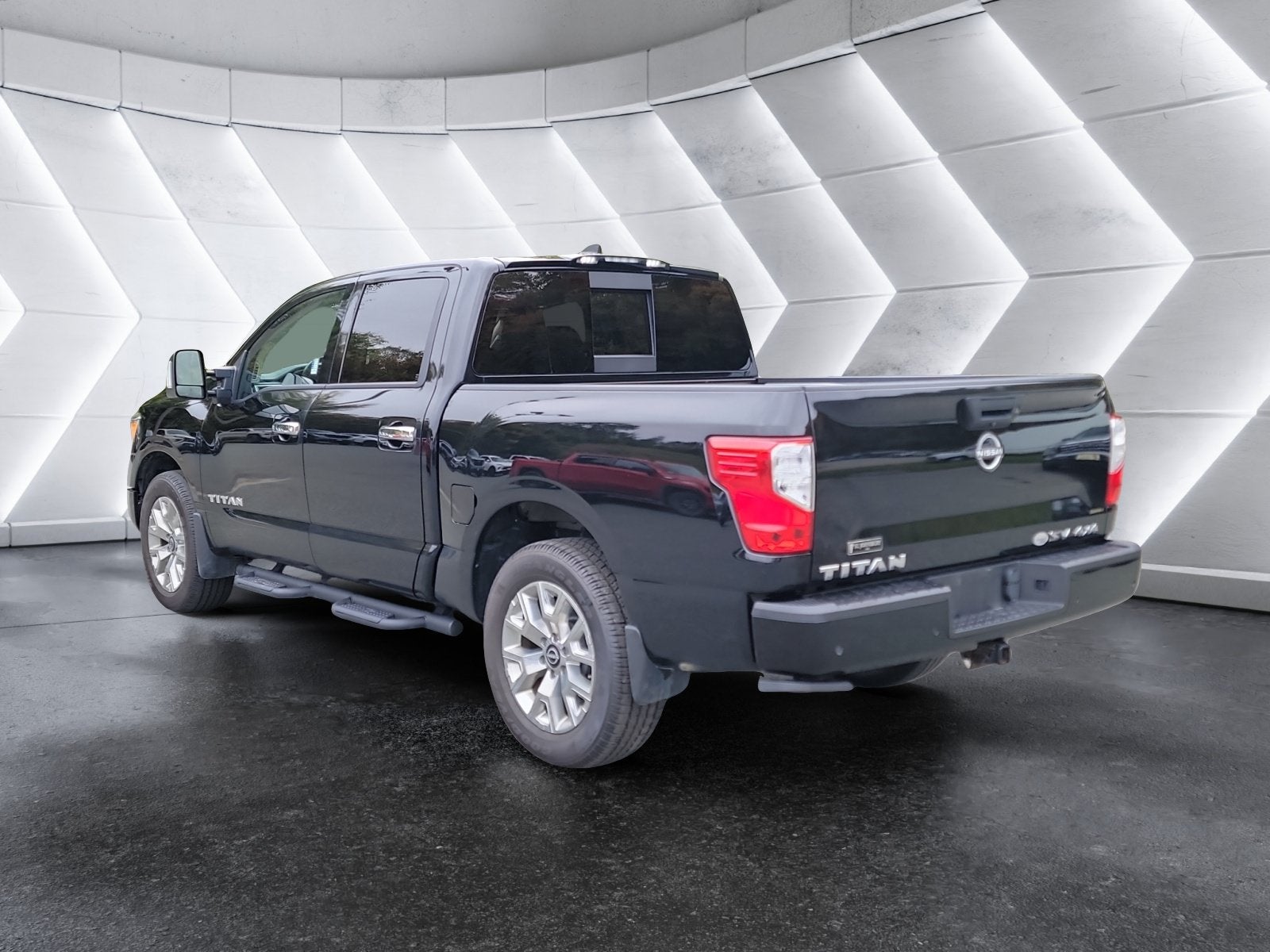 2023 Nissan Titan SV