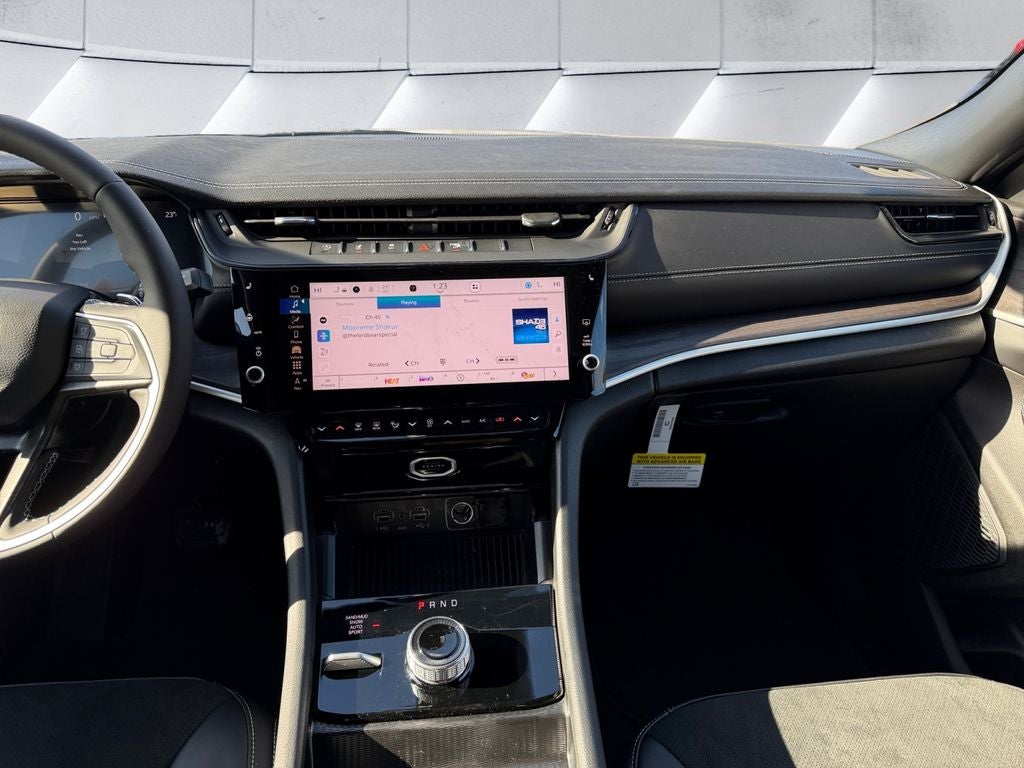 2026 Jeep Grand Cherokee Laredo