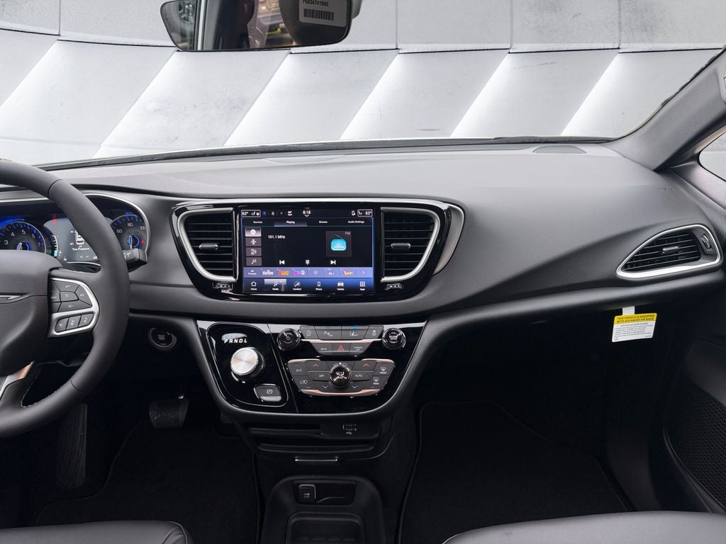 2027 Chrysler Pacifica LX