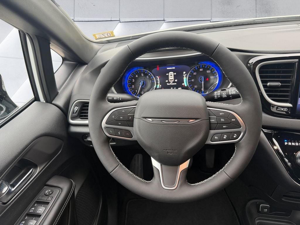 2027 Chrysler Pacifica LX