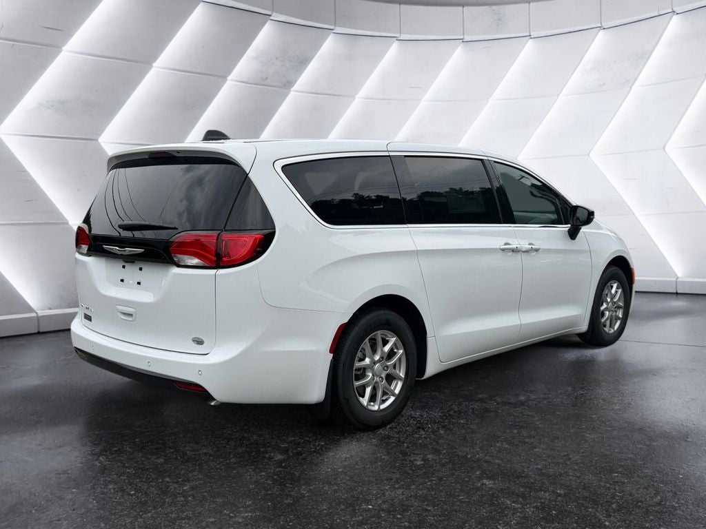 2027 Chrysler Pacifica LX