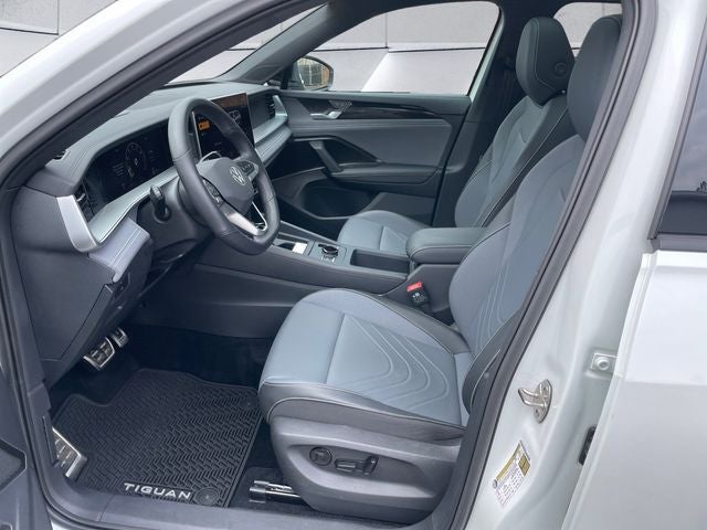 2025 Volkswagen Tiguan 2.0T SE R-Line Black