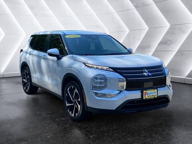 2022 Mitsubishi Outlander ES