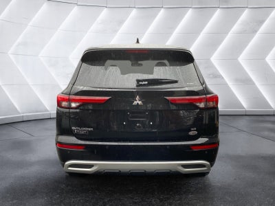 2022 Mitsubishi Outlander Base