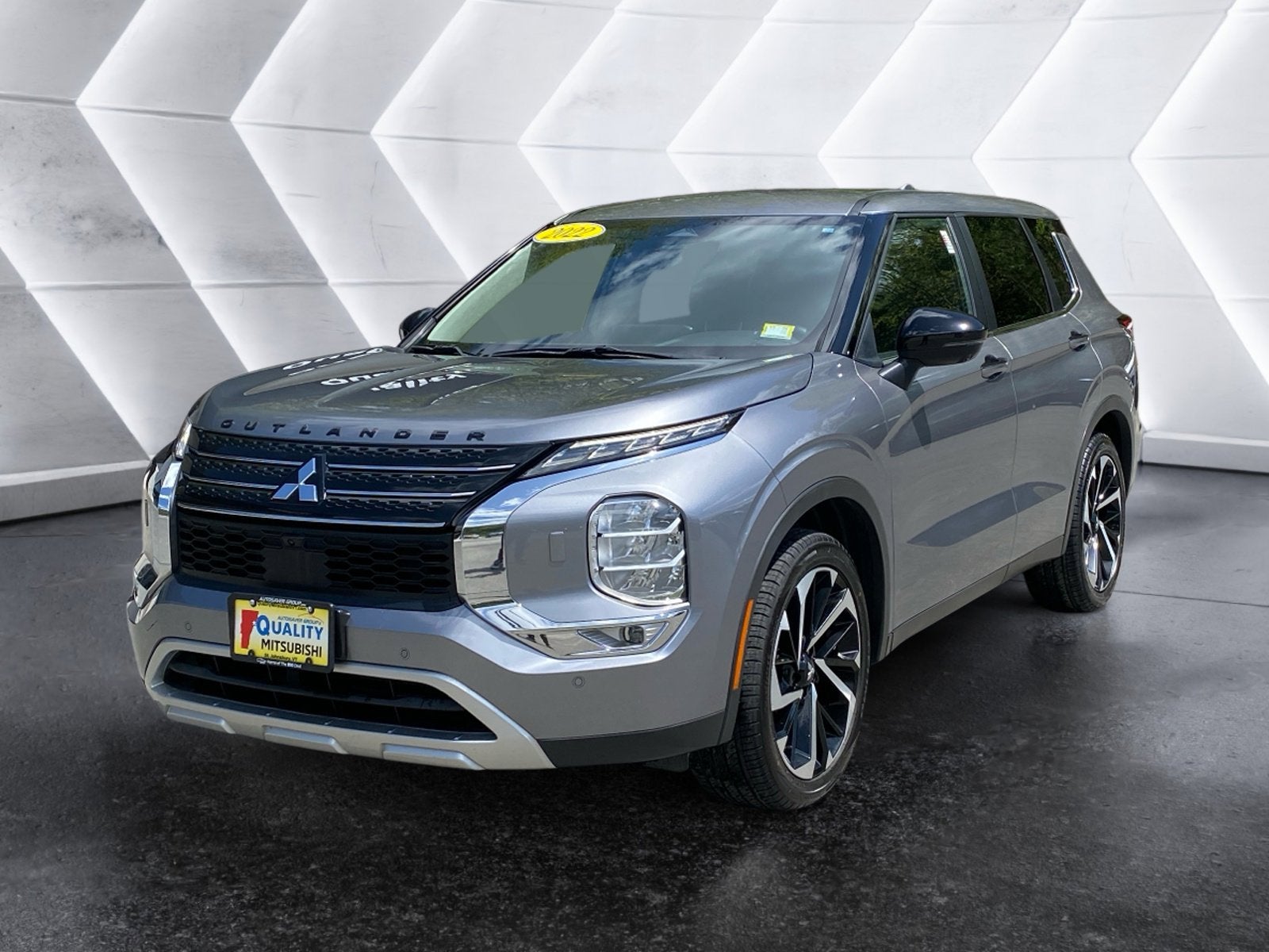 2022 Mitsubishi Outlander Base