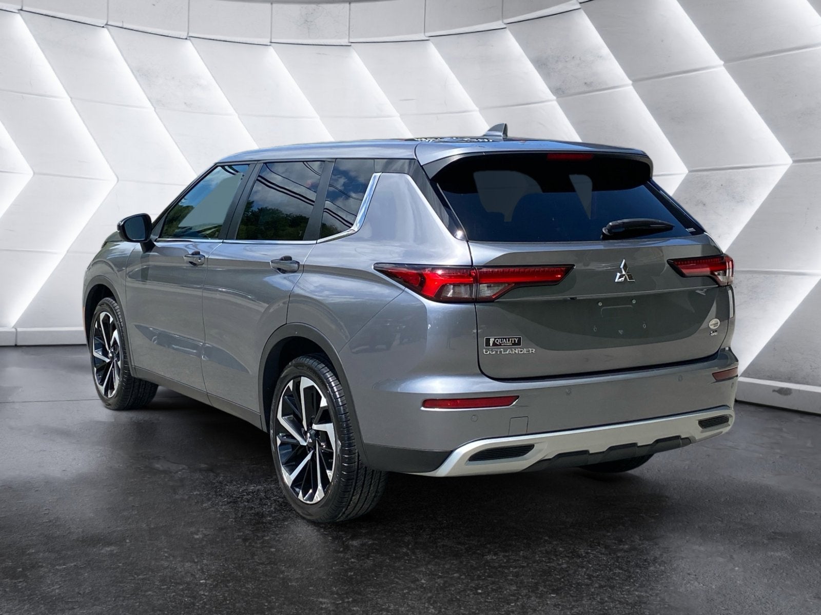 2022 Mitsubishi Outlander Base