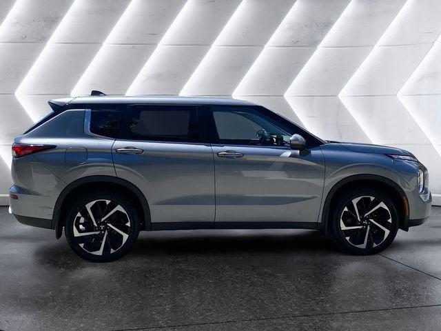 2023 Mitsubishi Outlander Base
