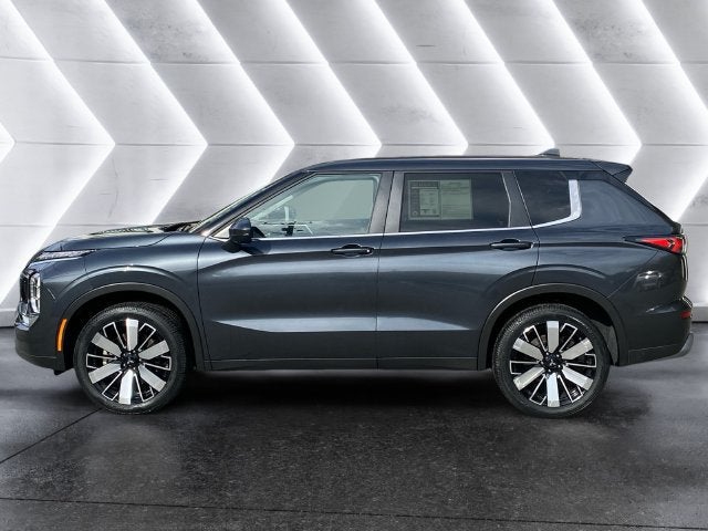 2025 Mitsubishi Outlander Base