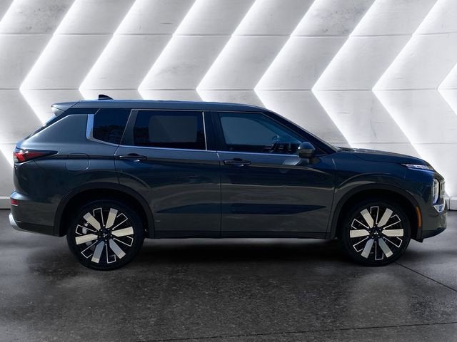 2025 Mitsubishi Outlander Base