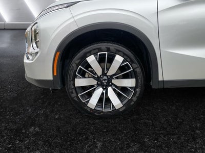 2025 Mitsubishi Outlander SE 7 Passenger