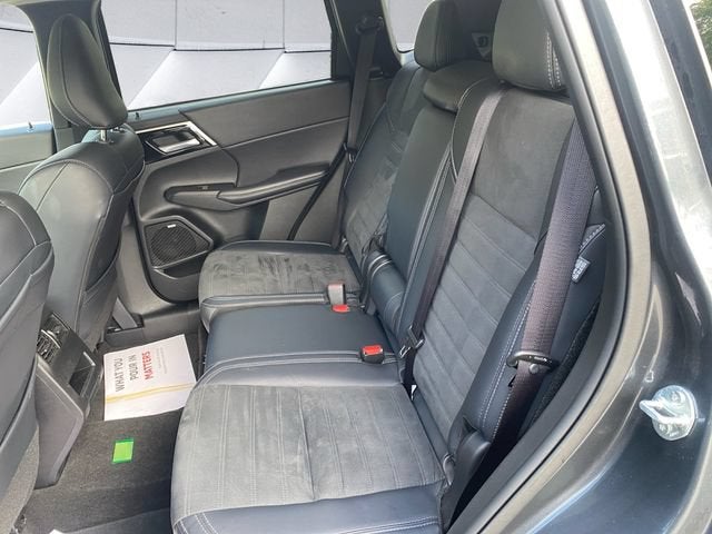 2025 Mitsubishi Outlander Base
