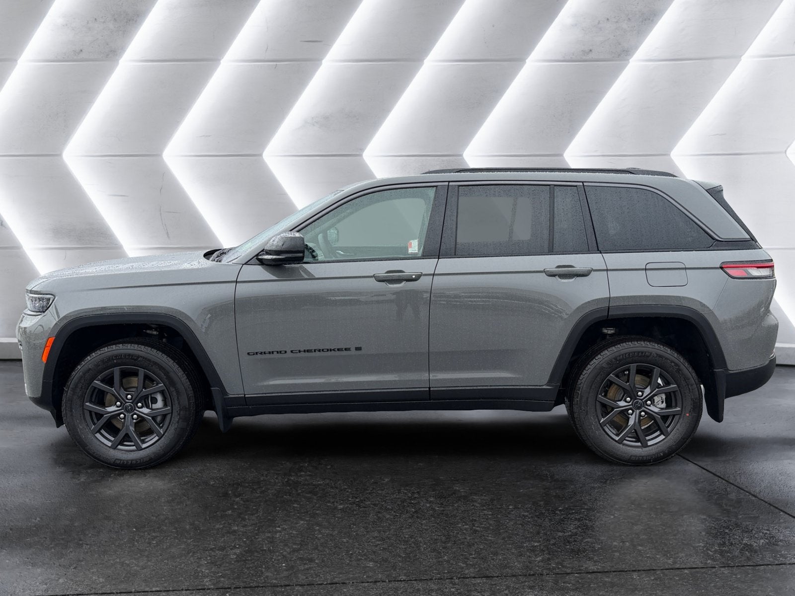 2027 Jeep Grand Cherokee Laredo Altitude