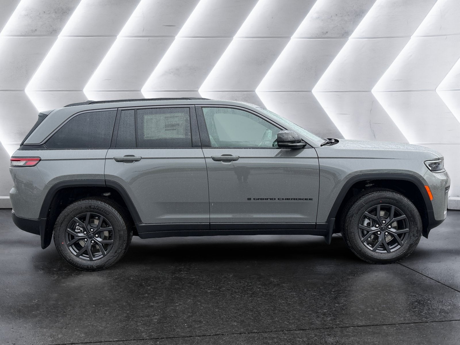 2027 Jeep Grand Cherokee Laredo Altitude