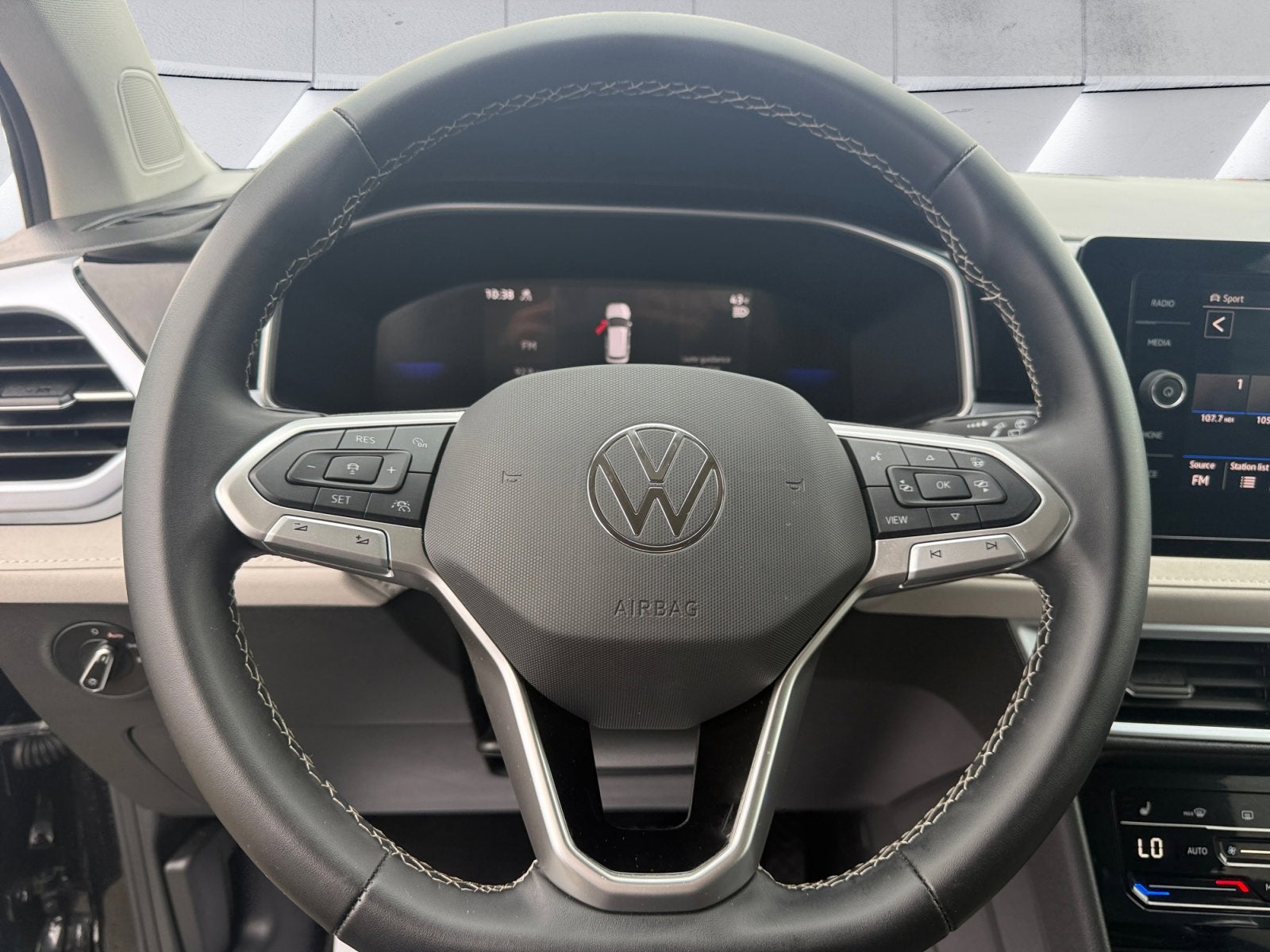 2025 Volkswagen Taos SE