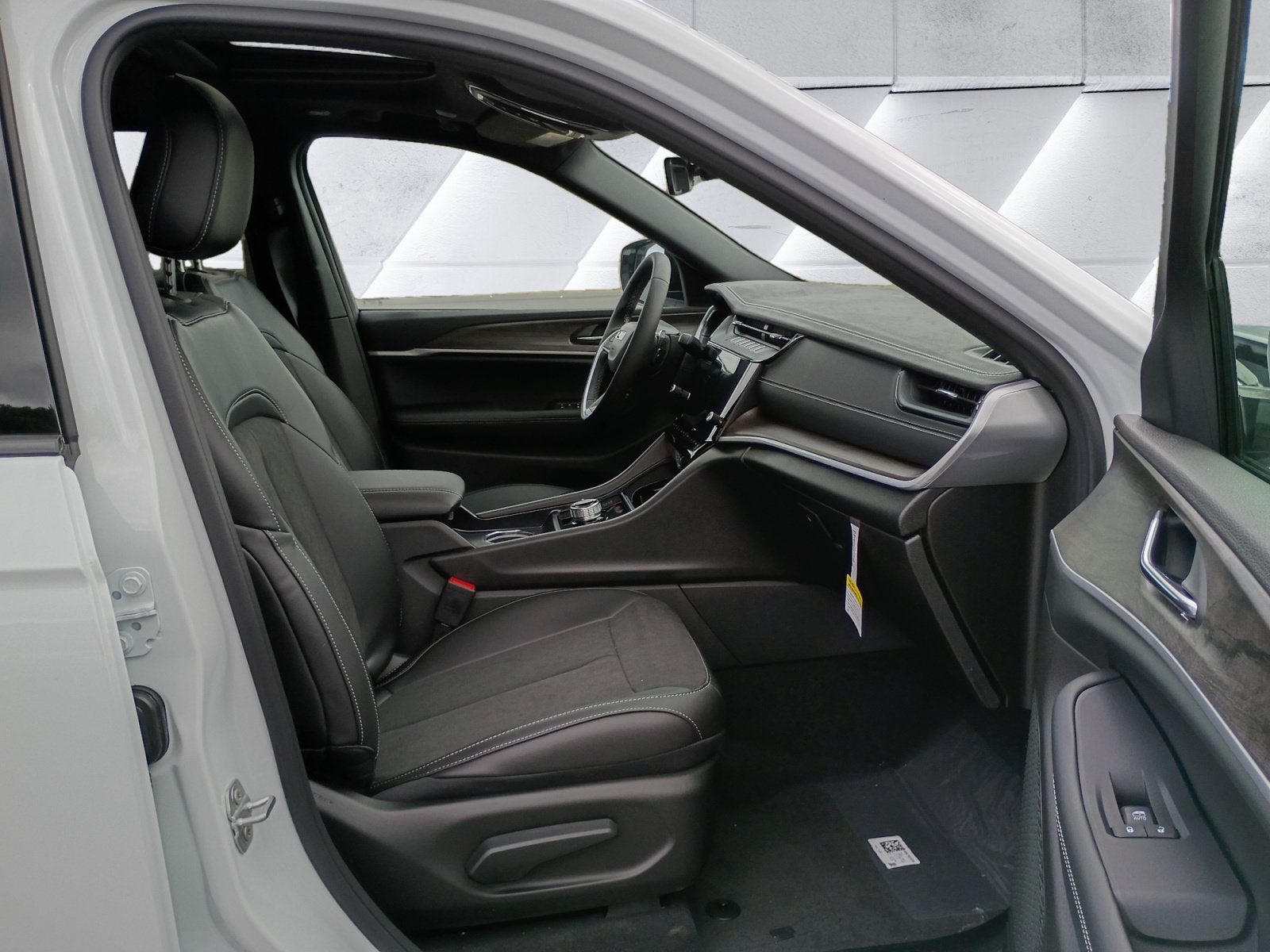 2027 Jeep Grand Cherokee Altitude