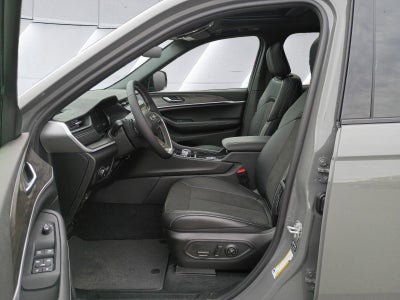 2027 Jeep Grand Cherokee Laredo Altitude