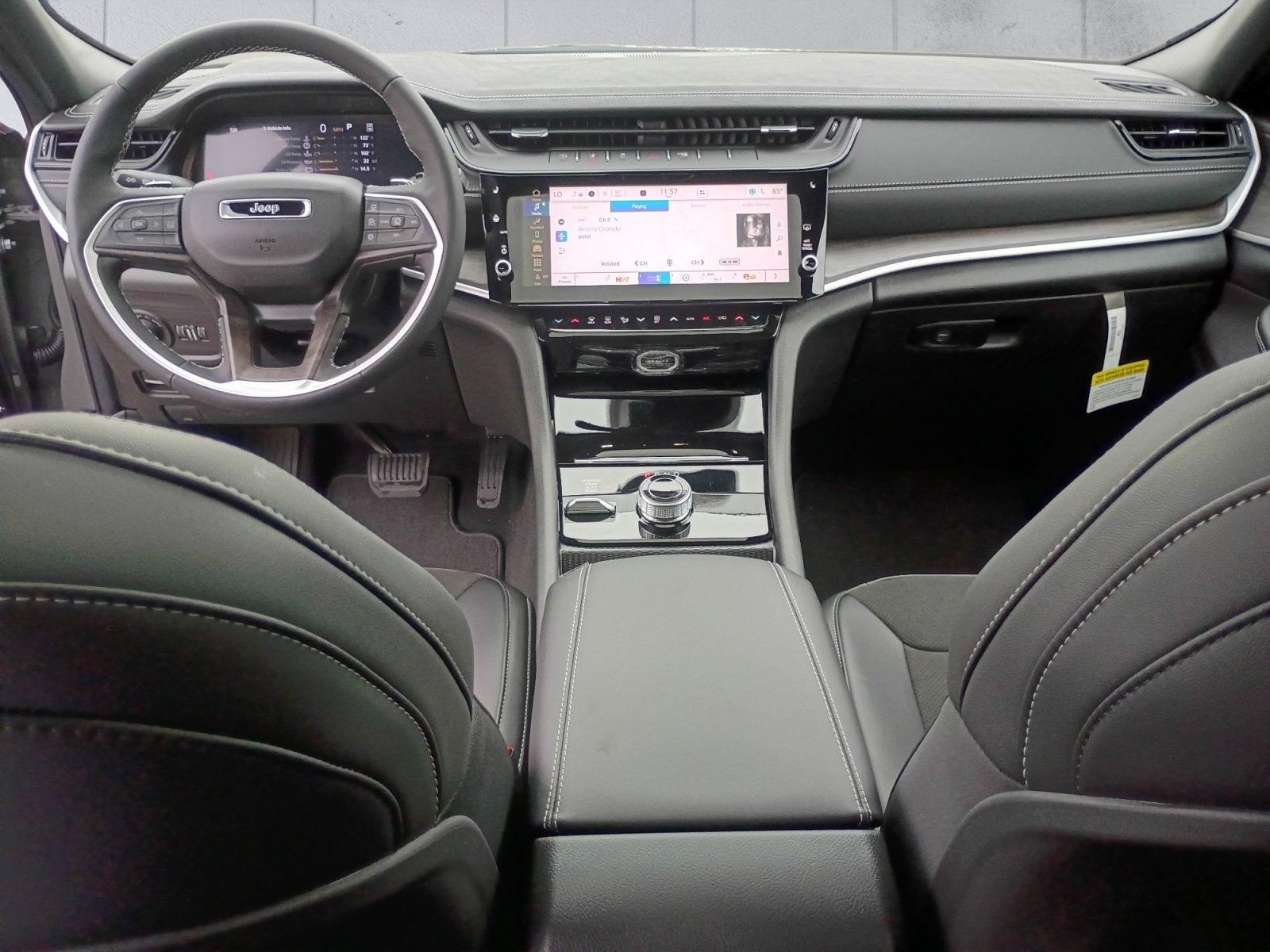 2027 Jeep Grand Cherokee Laredo Altitude