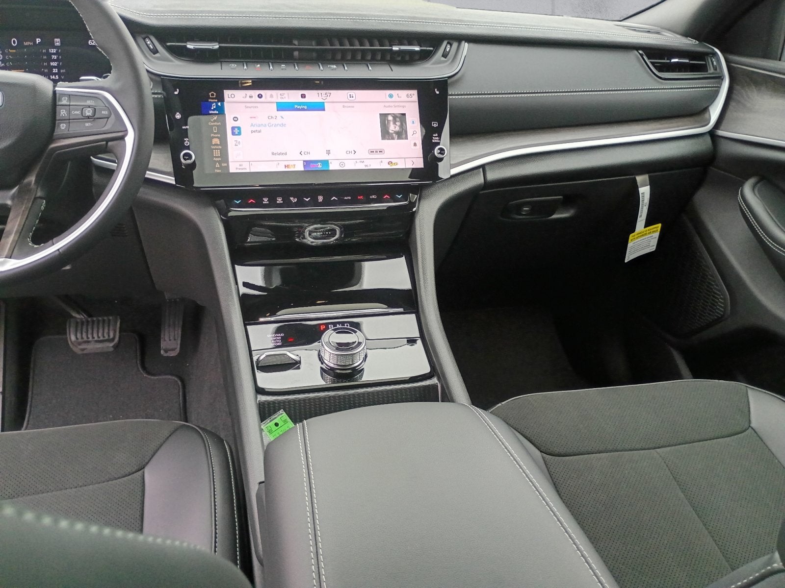 2027 Jeep Grand Cherokee Laredo Altitude