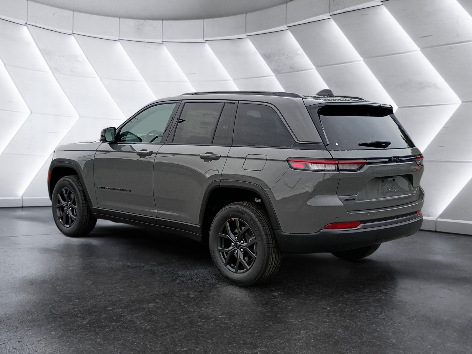 2027 Jeep Grand Cherokee Laredo Altitude