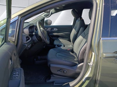 2027 Chrysler Pacifica Select AWD