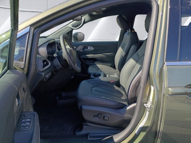 2027 Chrysler Pacifica Select AWD