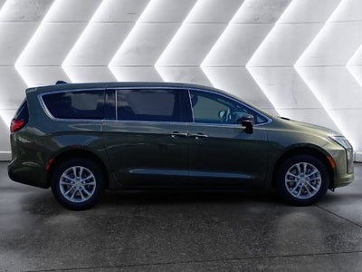 2027 Chrysler Pacifica Select AWD