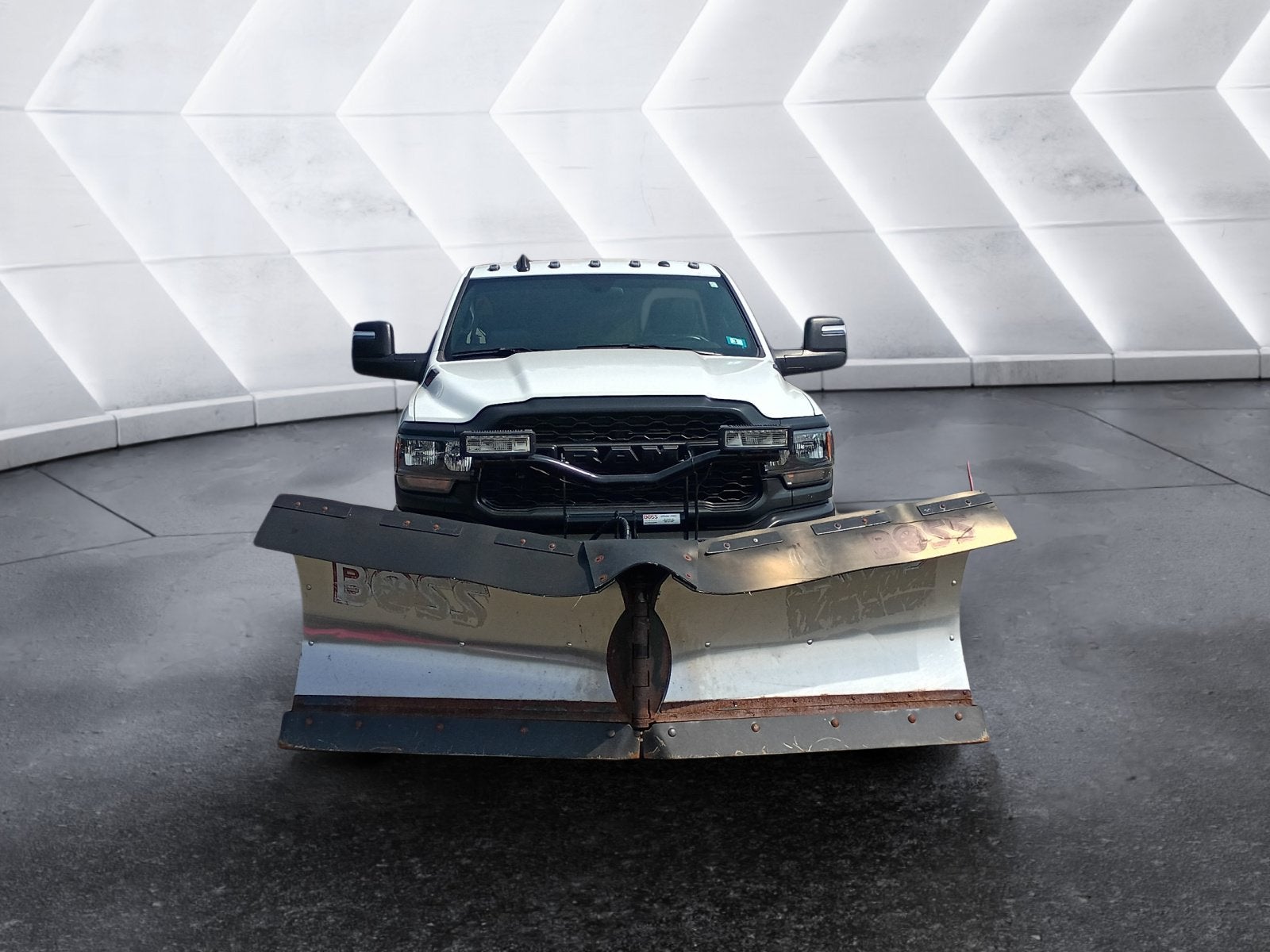 2024 RAM 2500 Tradesman 9'2 Boss V-Plow Stainless Boss Sander