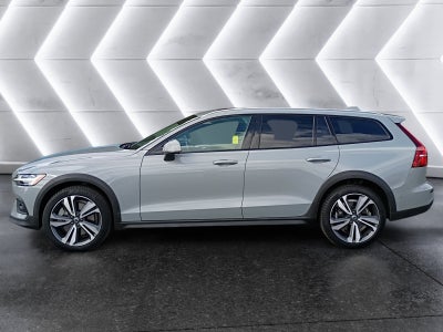 2025 Volvo V60 Cross Country B5 Plus