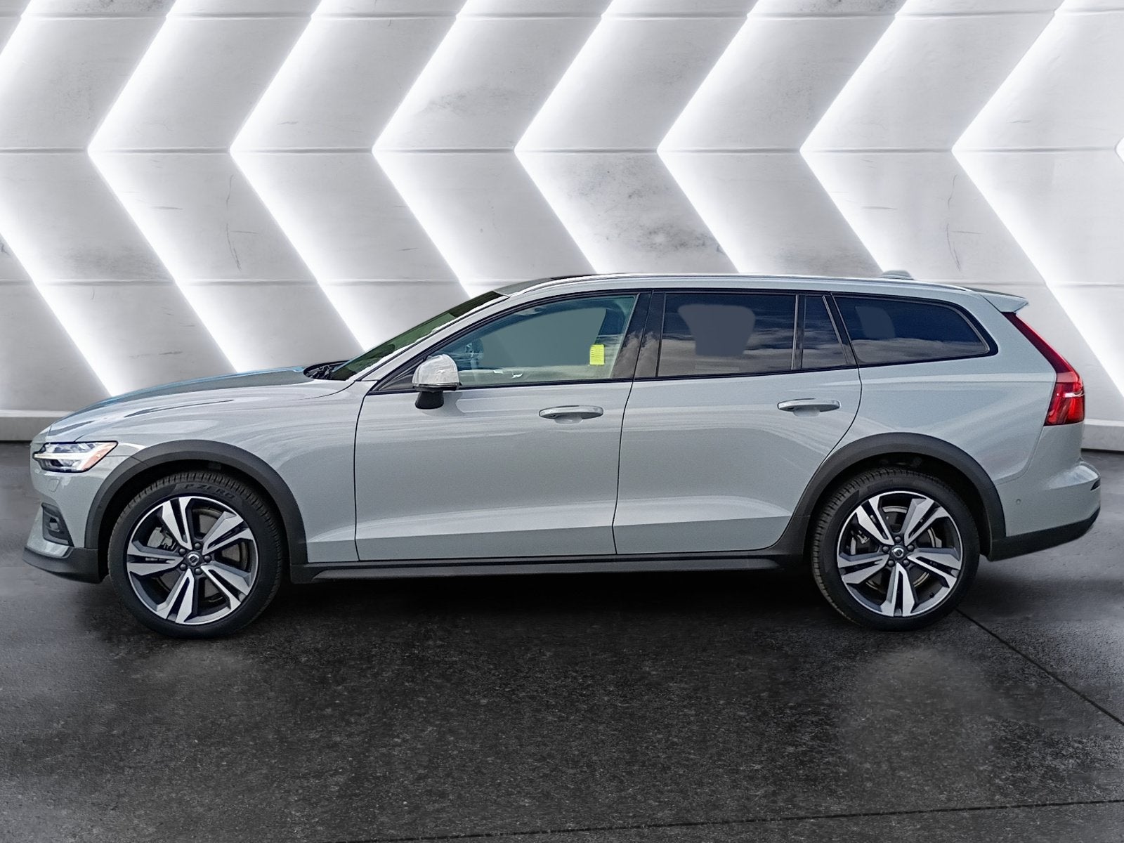 2025 Volvo V60 Cross Country B5 Plus