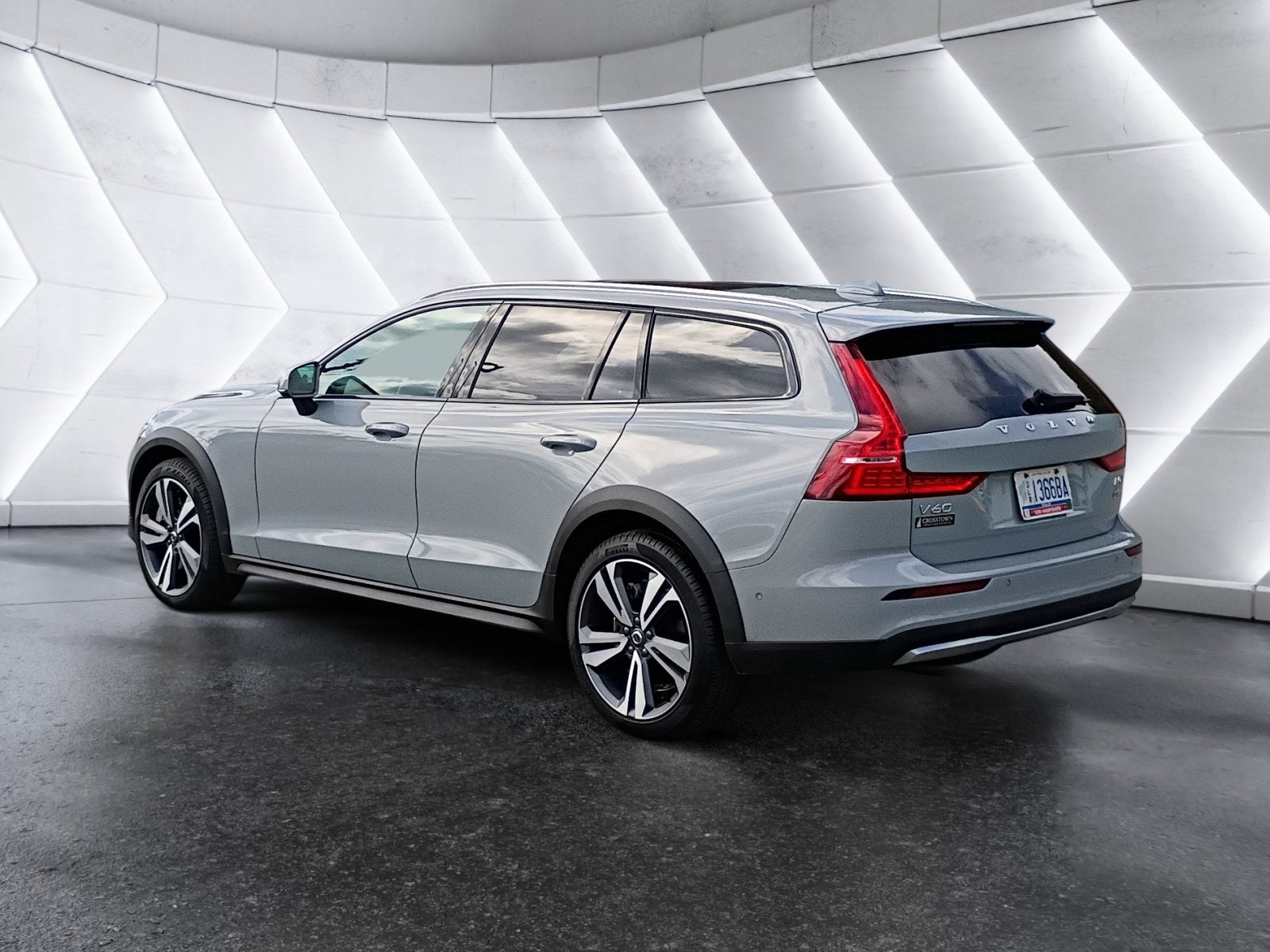 2025 Volvo V60 Cross Country B5 Plus
