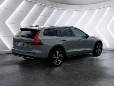 2025 Volvo V60 Cross Country B5 Plus