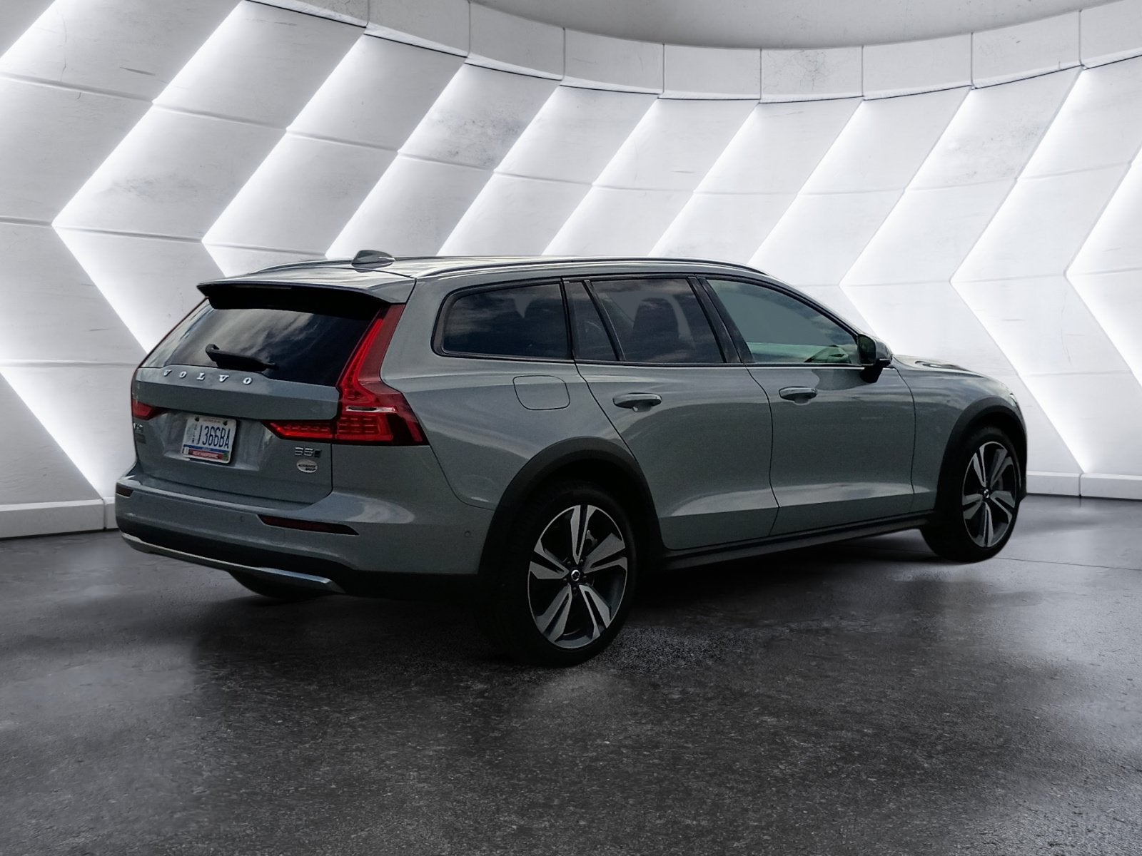 2025 Volvo V60 Cross Country B5 Plus