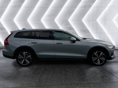 2025 Volvo V60 Cross Country B5 Plus